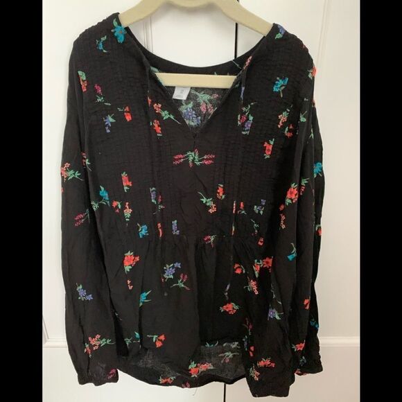 Black floral old navy peasant top XS - Picture 1 of 4